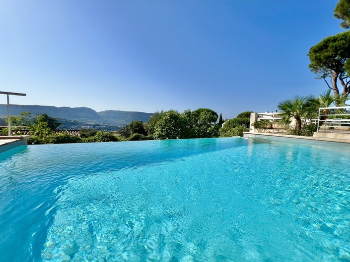 Location Villa avec Vue Mer et Cap Canaille  Cassis ( 3 km du centre), piscine  dbordement 