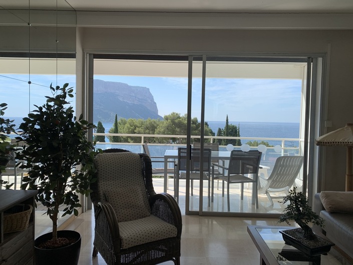 For rent Rental Two-room apartment Cassis vacation rental with sea view