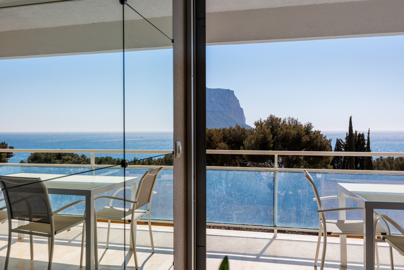 For rent Rental Two-room apartment Cassis vacation rental with sea view