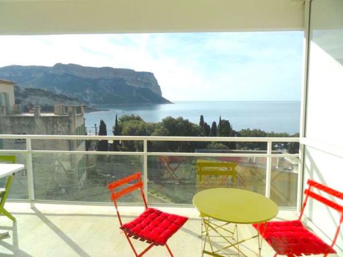 For rent Rental apartment Cassis, at 50m from the Bestouan beach