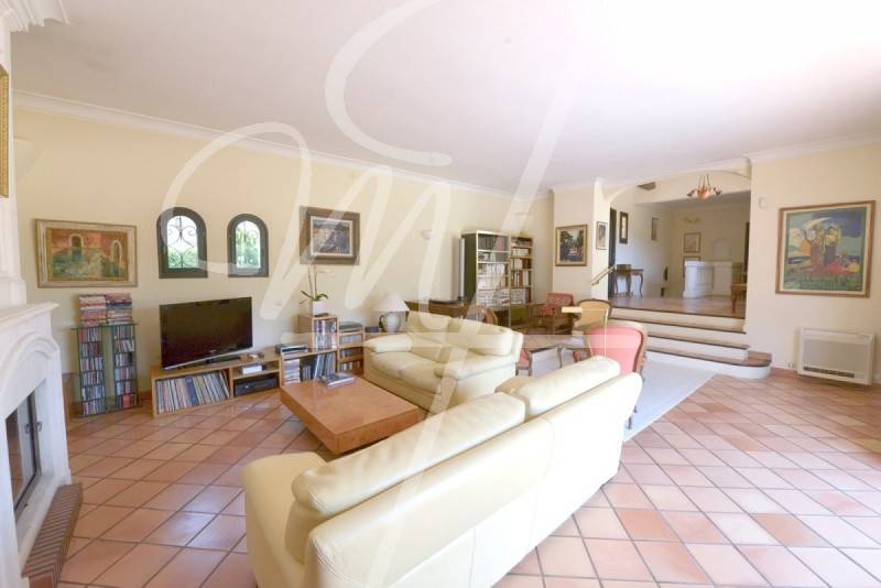 Vente villa individuelle T6 cassis piscine, garage