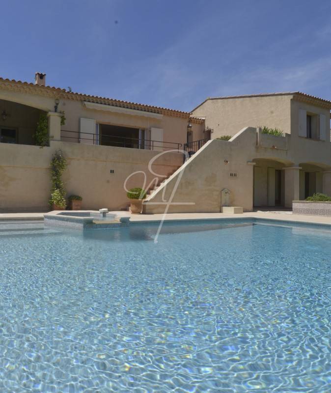 Vente villa individuelle T6 cassis piscine, garage