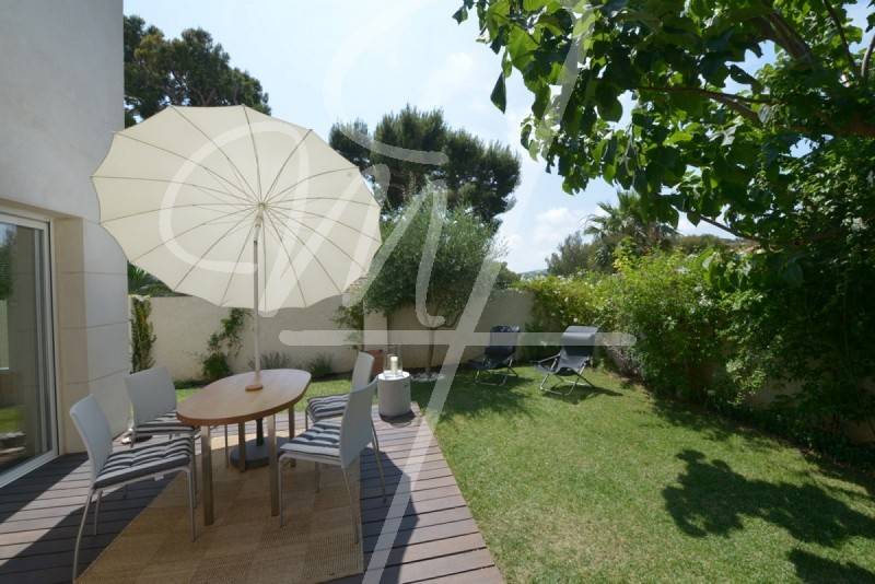 Vente T3 cassis prox centre terrasse, jardin ,garage