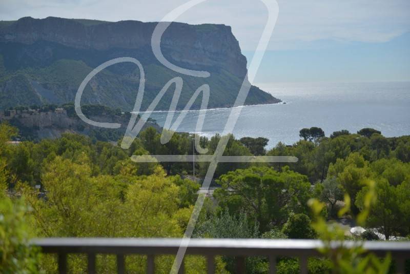 Vente T2 cassis vue mer, parking, piscine