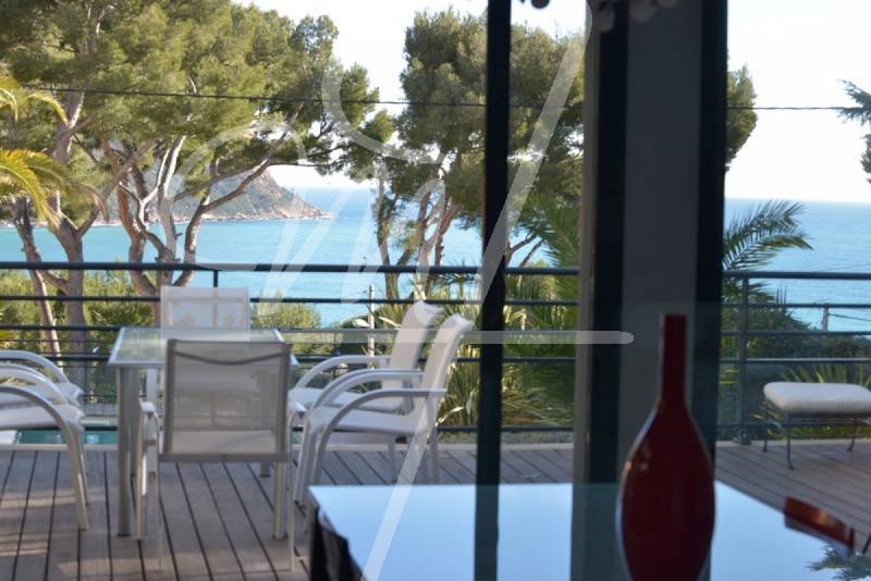 Vente villa contemporaine T4 CASSIS prox centre et plage piscine, vue mer