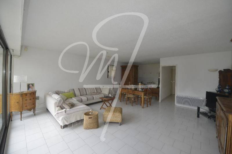 Vente rez de jardin T2+ cassis prox commerces terrasse, garage, piscine