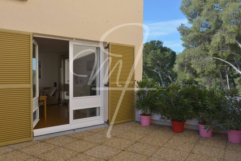 Vente T3 cassis, 1km du port terrasse, ascenseur