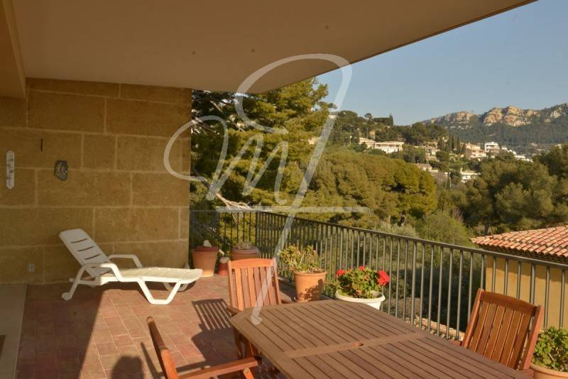 Vente appartement de standing T4 Cassis centre vue mer, terrasse, garage, chambre d'amis