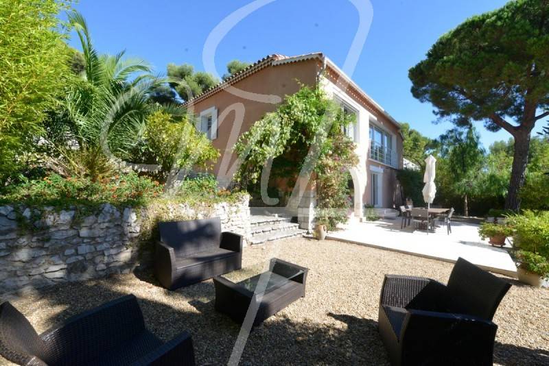 Vente maison rnove T5 cassis vue mer et cap, studio, garage, piscine