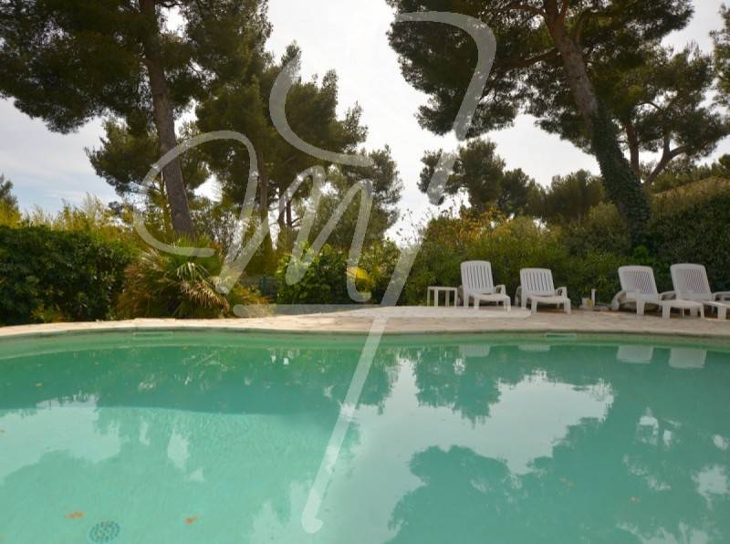 Vente maison de caractre T5 cassis piscine