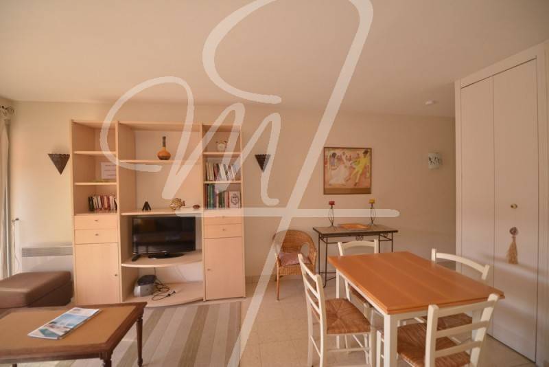 Vente appartement rnov T2 cassis centre ville dernier tage. Balcon