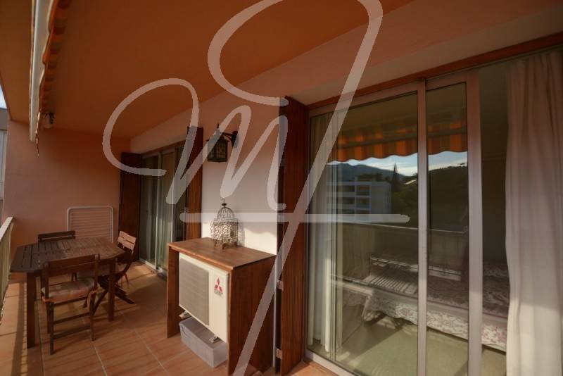 Vente appartement rnov T2 cassis centre ville dernier tage. Balcon