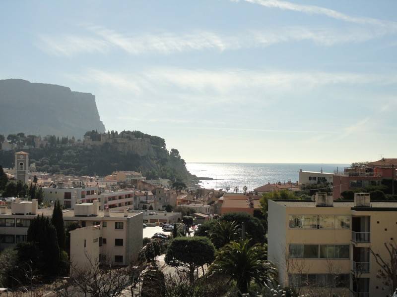 Vente T3 VENDU CASSIS proximit commerces et plage, vue sur la mer, rnov