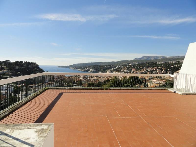 Vente T3 Cassis Centre ville, vue mer, dernier tage, terrasses,  garage, piscine