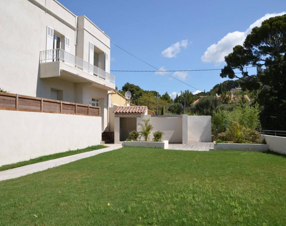 Appartement T3 Cassis dans une rsidence rcente avec jardin privatif