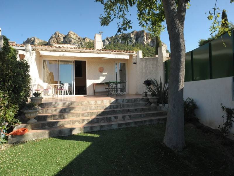 Vente villa mitoyenne T4 cassis jardin ,vue dgage, piscine