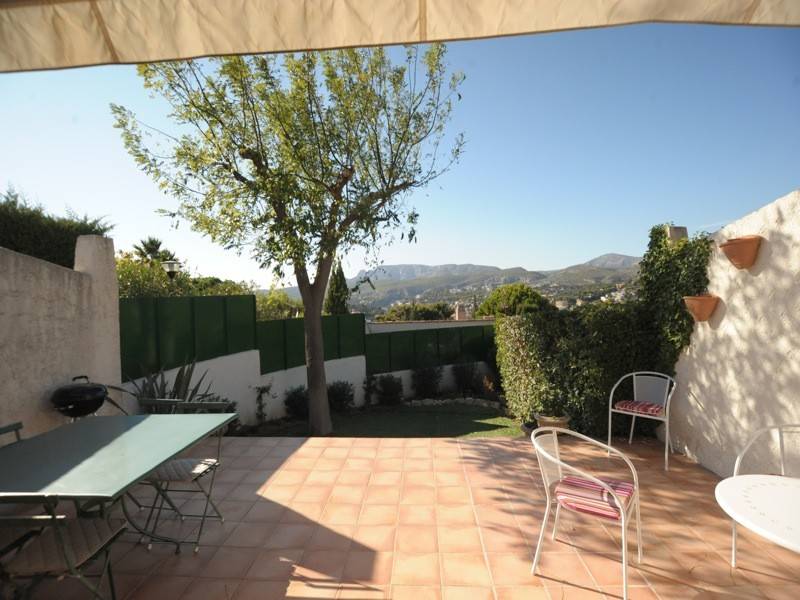 villa mitoyenne T4 cassis jardin ,vue dgage, piscine