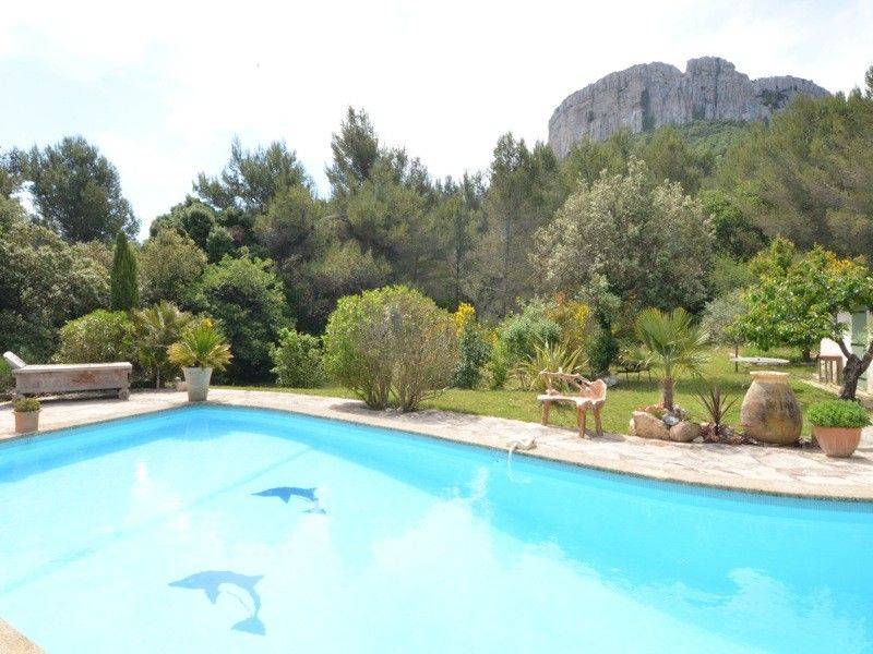 mas T5 roquefort la bedoule piscine, terrain plat, calme, vue dgage