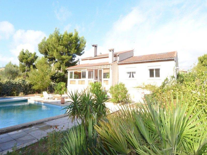 Vente pavillon T4+ la ciotat prox commerces et ecoles terrain plat , piscine, garage, combles amnages