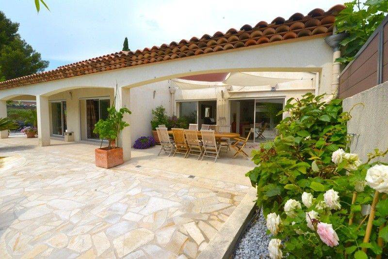 Vente villa Cassis prox commerces piscine