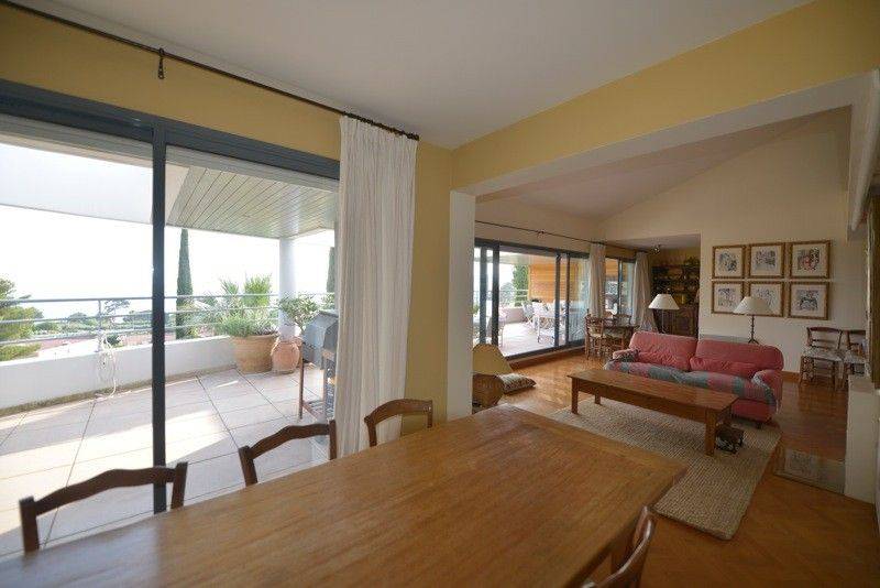 penthouse T4 cassis poximit plage dernier tage,ascenseur, piscine