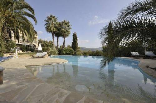  cassis, quartier rsidentiel, vente villa type 8 pleine de charme, au calme,piscine