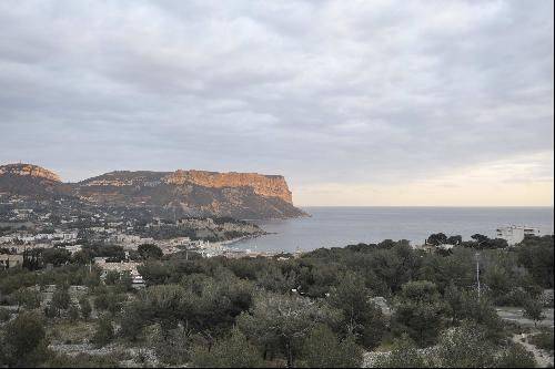 Vente cassis, vue mer studio terrasse, piscine et tennis