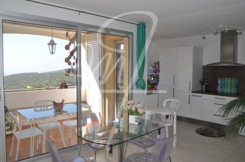 Vente Appartement T3 cassis hauteurs terrasse, 2 places de parkings privatives en sous sol