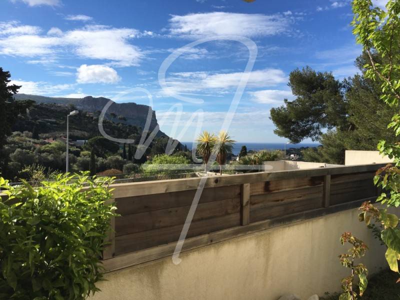 Vente appartement contemporain cassis prox centre terrasse, parking privatif