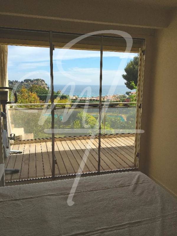 Vente T3 Cassis prox commerce, piscine, vue mer