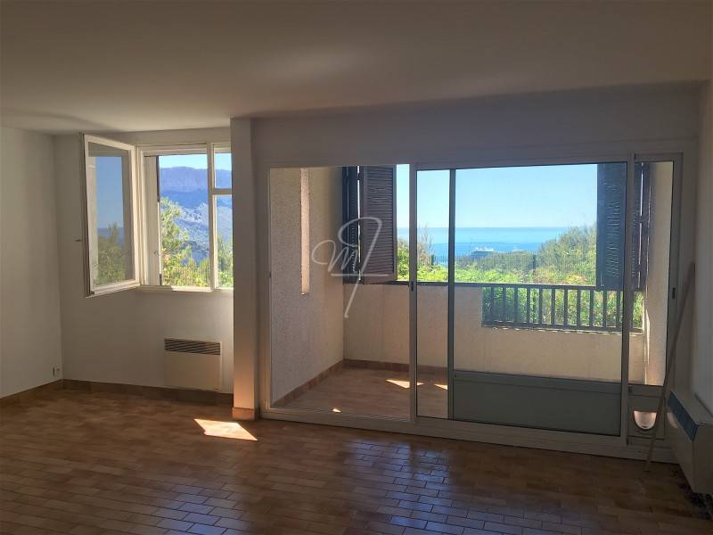 Vente apt T2 cassis 700m du port terrasse vue mer