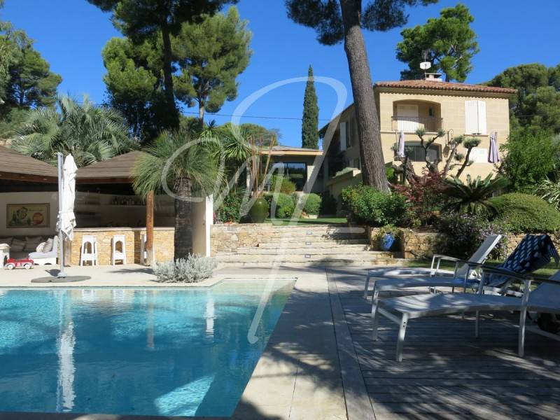 Vente maison de Matres T9 la ciotat piscine, maison d'amis