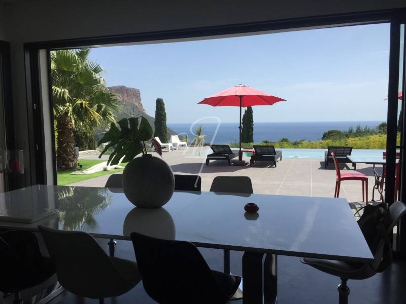 Vente villa contemporaine CASSIS vue mer, piscine , dpendance