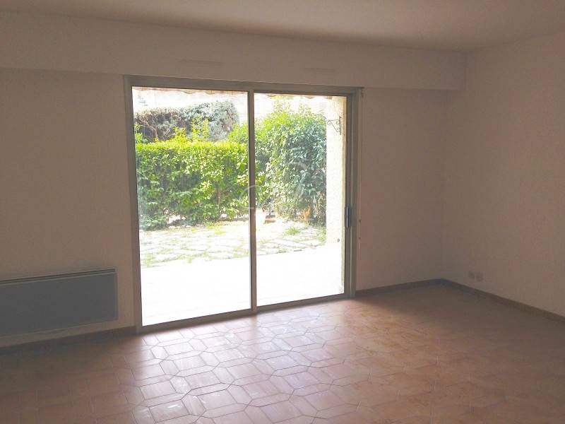 Vente T3 cassis centre ville terrasse-jardin-parking privatif